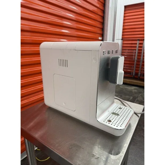 Smeg EP3221/44 Fully Automatic Coffee Machine White - Picture 8 of 11
